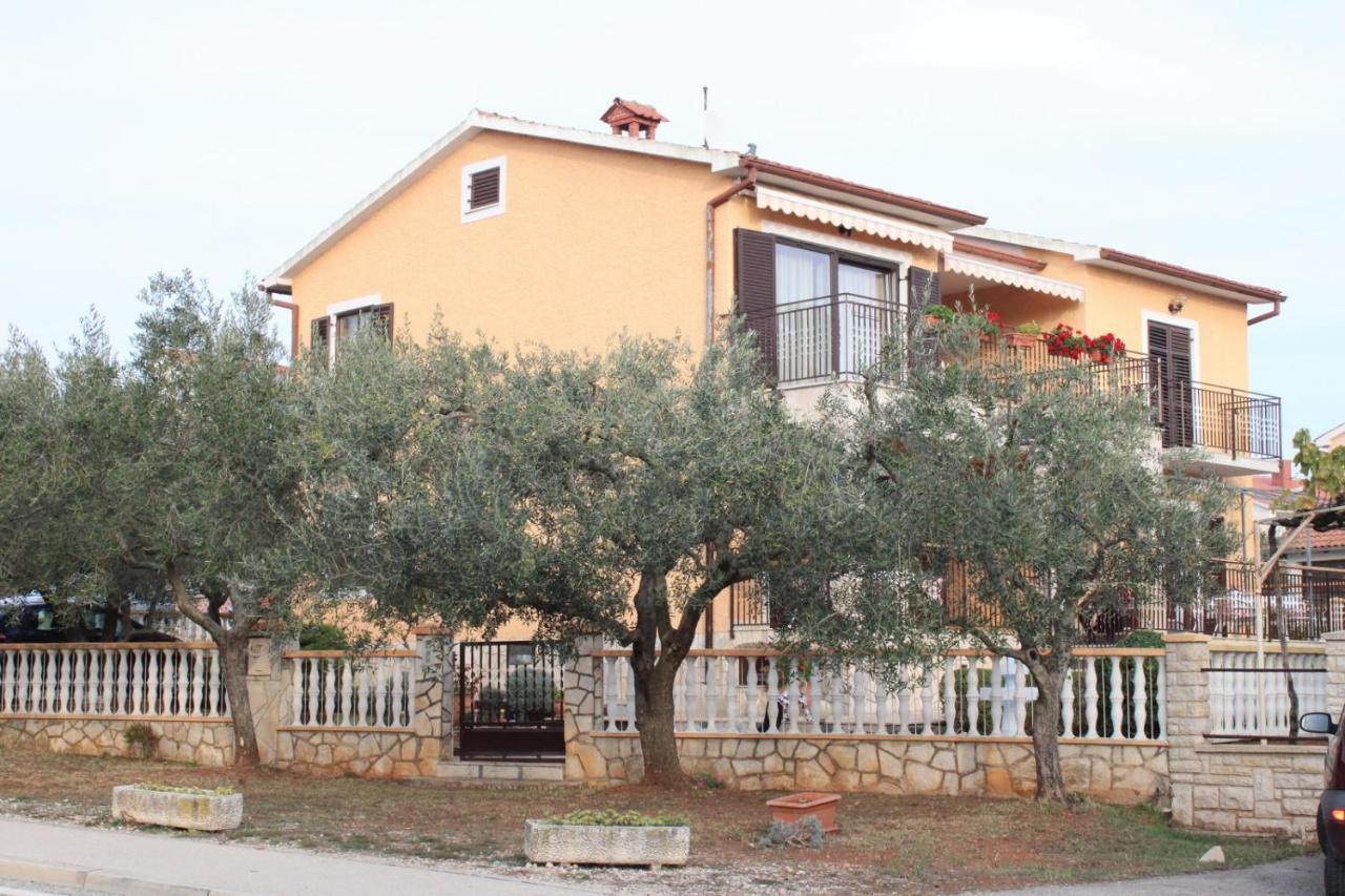 Lily'S Lovely Apartments Fažana Extérieur photo